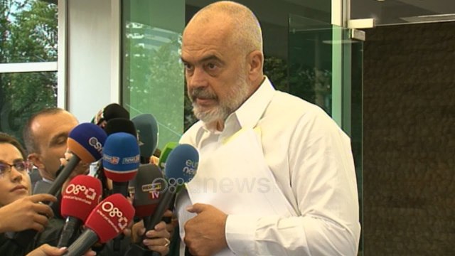 Ora News - “Nuk jam i kënaqur as me veten time” Rama flet pas takimit me drejtuesit politikë