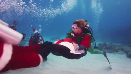 Papá Noel bucea en los Cayos de Florida