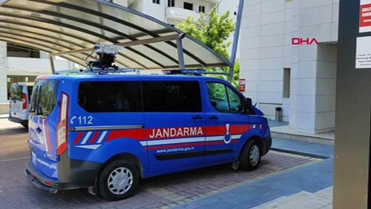 Turist kadının boğazına bıçak dayayıp taciz etti!