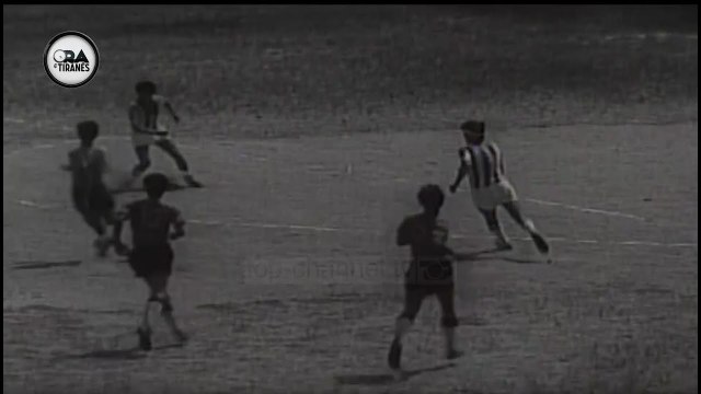 “Isha ndër të paktat femra që bërtisja në tribunë”, rrëfimi i tifozes së bardhebluve - Ora e Tiranës