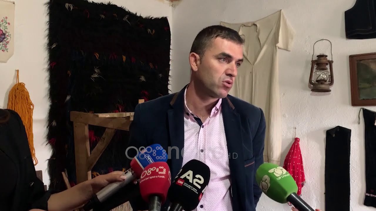 Ora News - Mësuesi sfidon neglizhencën e institucioneve, ngre Muze në Pustec