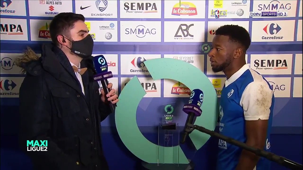 beIN Sports : Surpris de la petite taille de son trophée, un footballeur provoque un fou rire sur le plateau