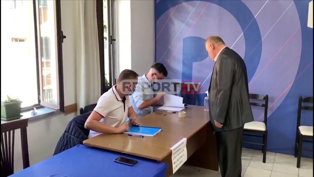 Report TV - 6100 demokratët e qarkut Shkodër votojnë 39 kandidatët që preferojnë për deputetë