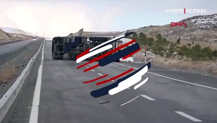 Sivas'ta oksijen yüklü tanker devrildi, yol kapatıldı