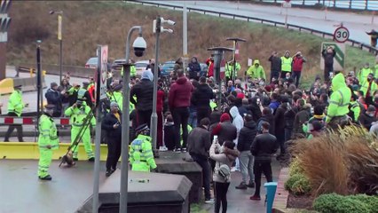 Riesiger Lkw-Stau in Dover - Handgemenge mit der Polizei