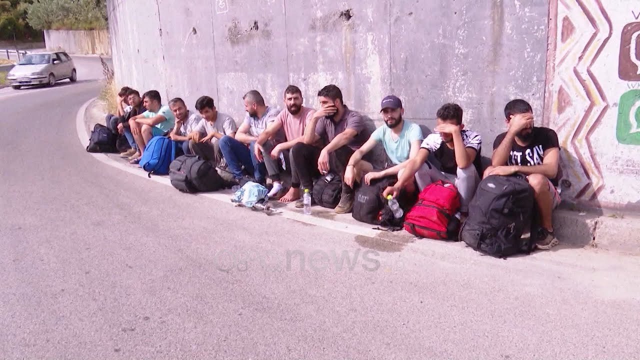 Ora News - Shqipëria “mbytet” nga azilantët, banorët të çliruar pas boshatisjes së qendrës në Babrru