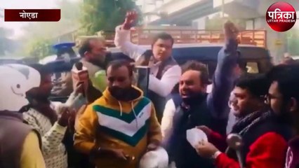 कांग्रेस कार्यकर्ताओ ने अनोखे ढंग से किया प्रदर्शन