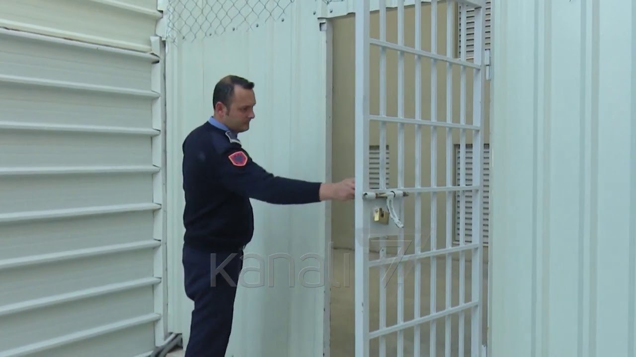 REBELOHEN TË BURGOSURIT, KËRCËNOJNË ME GREVE URIE, KËRKOJNË AMNISTI - News, Lajme - Kanali 7