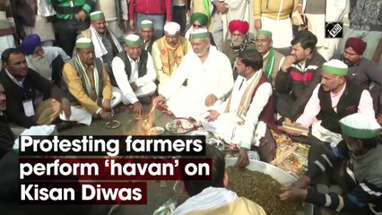 Protesting farmers perform ‘havan’ on Kisan Diwas