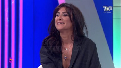 Horoskopi i parashikon momente erotike Iva Tiços, plas gallata në studio