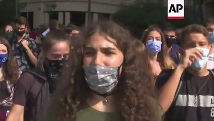 GREQI, STUDENTËT KUNDËR MASKAVE_PROTESTA TË DHUNSHME NË ATHINË, SELANIK E QYTETE TË TJERA_LAJM