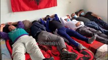 Ora News - Dita e shtatë e grevës në Ballsh, rëndohet gjendja shëndetësore e naftëtarëve