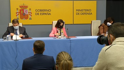 Page firma un protocolo con el Ministerio de Defensa