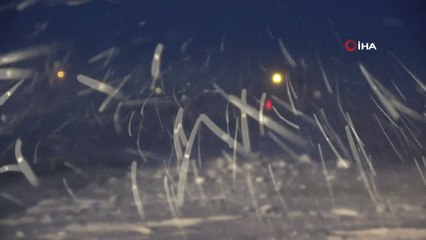 Ardahan’da kar ve tipi ulaşımı aksatıyor
