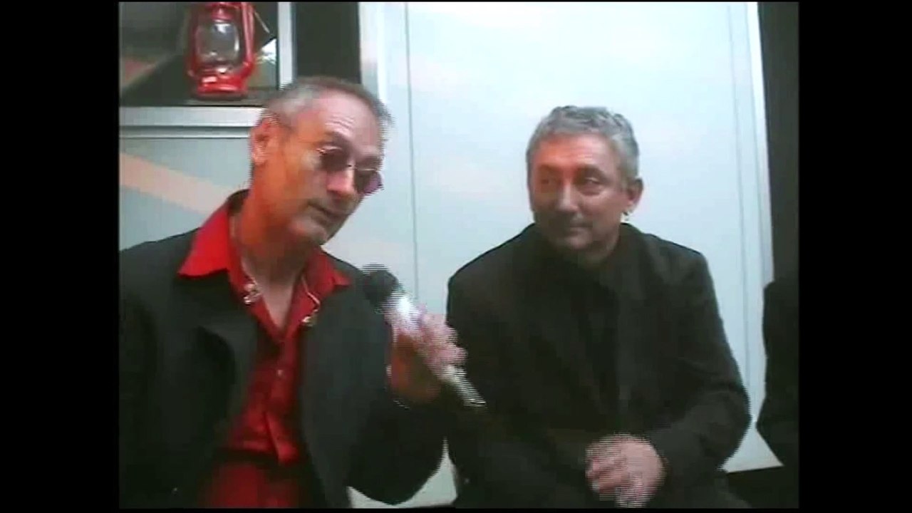 Interviews de Jean-Jacques GOLDMAN à Angers le 24/11/2002 & El Club à Poupet en 2007