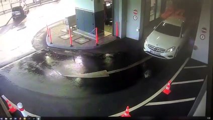 Trop dommage, sa voiture venait d'être lavée