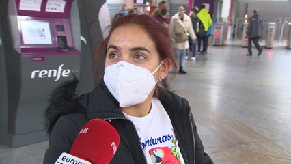 Viajeros se preparan para visitar a la familia estas navidades