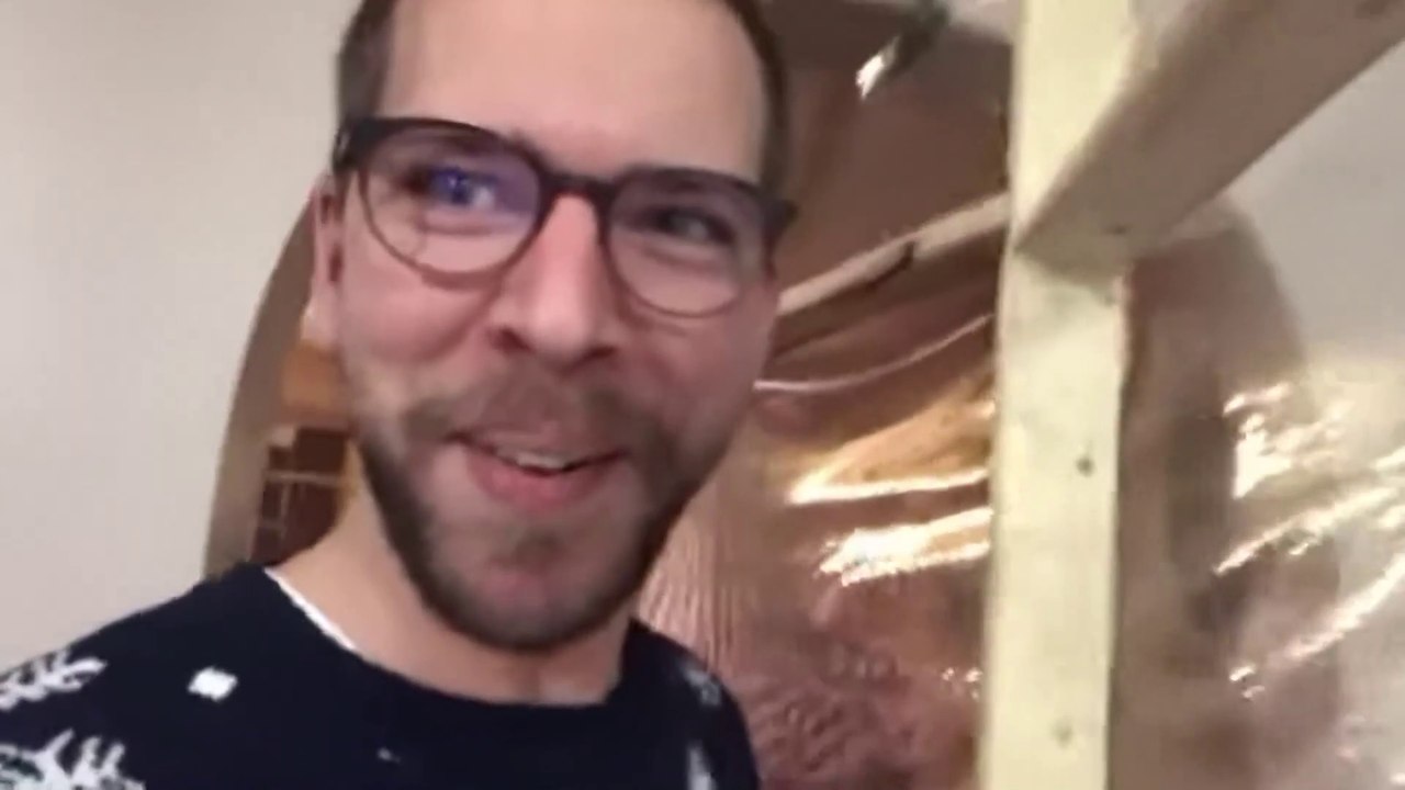 Un couple construit une bulle dans sa maison pour recevoir son fils