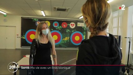 Santé : la prouesse de Priscille Déborah, amputée de trois membres et munie d'un bras bionique