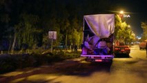 İzmir'de kontrolden çıkan kamyon yan yattı: 1 ağır yaralı