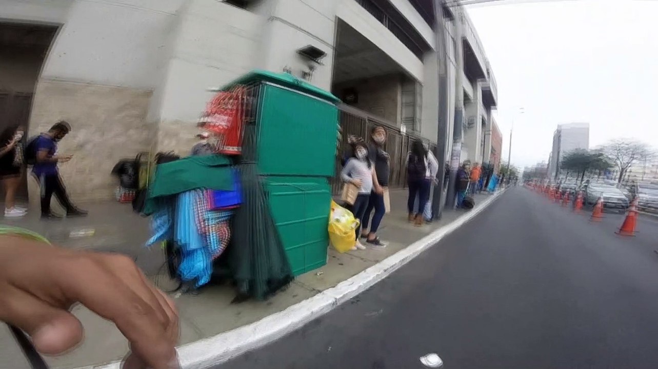 COMPRAS NAVIDAD LARGA FILA REAL PLAZA CENTRO CIVICO LIMA PERU 2020
