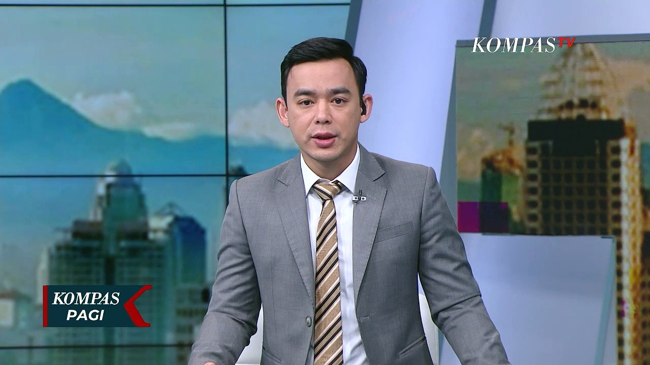 Detik-detik Truk Kontainer Bermuatan Bajan Kimia Terguling di Cileungsi