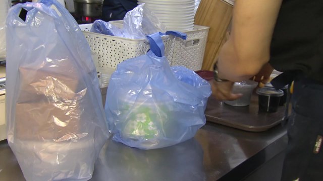 [뉴스라이브] 열흘 넘게 천 명 안팎 확산세...전국 '5인 이상' 모임 금지 / YTN