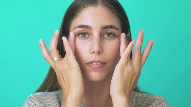 नाइट क्रीम घर पर कैसे बनाएं | रात में चेहरे पर क्या लगा कर सोना चाहिए | Boldsky