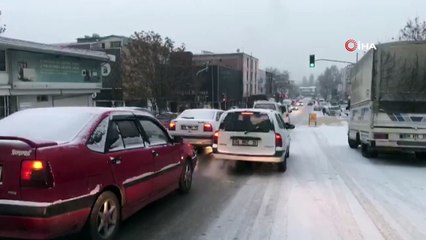 Başkent güne kar ile uyandı