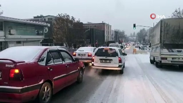 Başkent güne kar ile uyandı