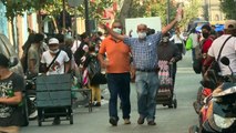 Comerciantes informales de Ciudad de México anticipan Navidad triste por repunte de covid-19