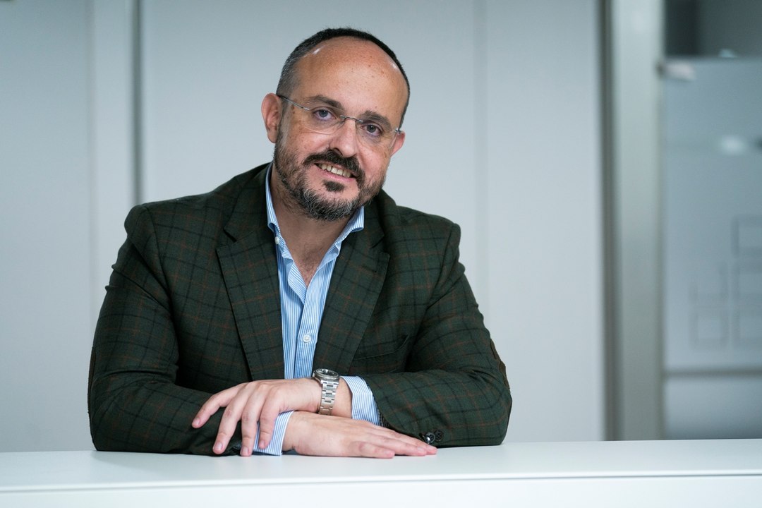 El Quilombo / Alejandro Fernández (PPC): "La política identitaria convierte a una persona normal en alguien delirante"