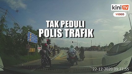 'Selamba' langgar lampu merah walaupun ada polis trafik