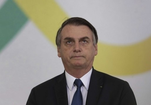 “Femme à barbe, transformation en crocodile, voix efféminée” : les curieux effets secondaires du vaccin anti-Covid redoutés par Bolsonaro