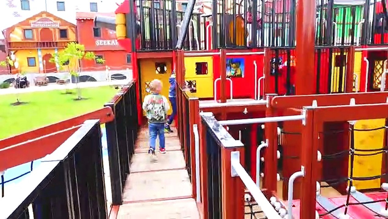 Vlad and Nikita Play on Pirate Ship