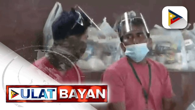 Halos 1-K mangingisda sa Talisay City, Cebu, nakatanggap ng pamaskong handog mula sa pamahalaan