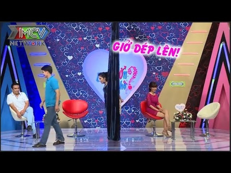 Chàng trai ĐI VÒNG SÂN KHẤU, bị bà mối Cát Tường CHẤN CHỈNH vì MANG DÉP LÊ ĐI HẸN HÒ IBMHH