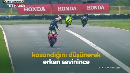 Kutlamalara erken başlayan motosikletçi yarışı 3. sırada tamamladı