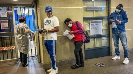 La nueva variante de COVID-19 de rápida propagación de Sudáfrica llega al Reino Unido