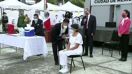 México aplica a una enfermera primera dosis de vacuna contra el covid-19