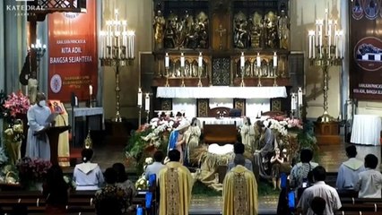 Perayaan Misa Malam Natal di Katedral Berjalan Khidmat