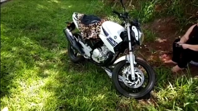 Queda de moto deixa duas mulheres feridas na PR-180, em Cascavel