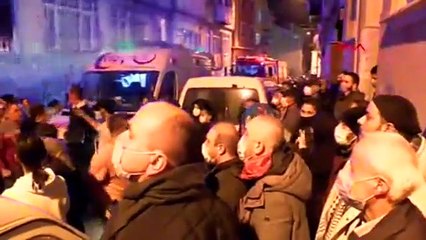 Fatih'te yangında can pazarı! Mahsur kalanları itfaiye kurtardı