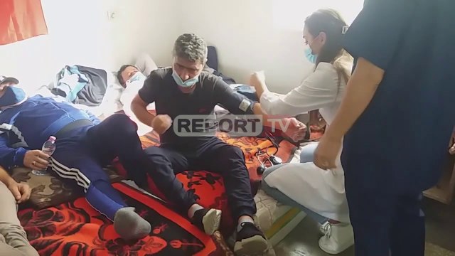 Report TV -Greva e naftëtarëve në ditën e 8/ Rëndohet gjendja shëndetësore e tyre, marrin serum aty