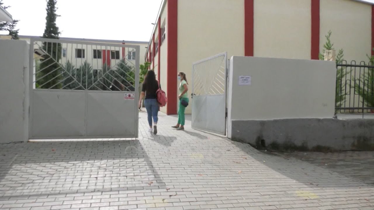 Ora News - Covid në shkolla, në një ditë mungojnë rreth 80 mësues në shkallë vendi