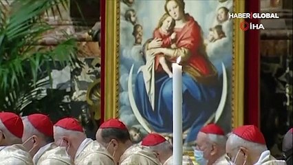 Vatikan'da Noel ayini Kovid-19 kısıtlamaları nedeniyle erken yapıldı