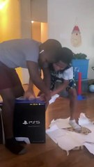 Padres engañan a sus hijos con un falso PlayStation 5