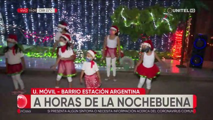 Niños festejan la llegada de la navidad en el barrio Estación Argentina en Santa Cruz