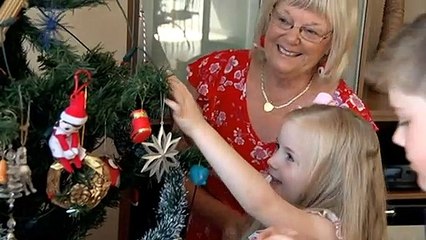 Some Sydneysiders reunite with families in WA before border closures