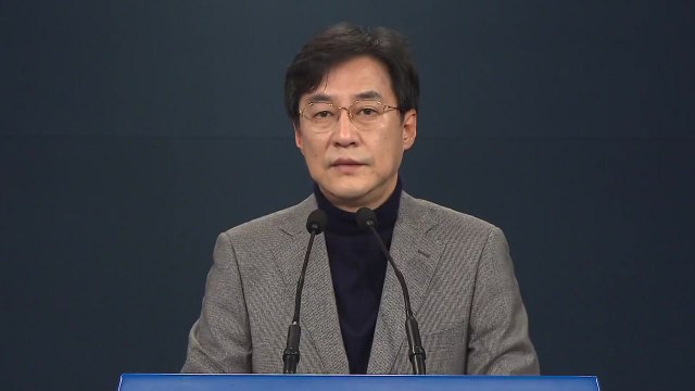 문 대통령 법원 결정 존중...국민께 불편·혼란 초래 사과 / YTN